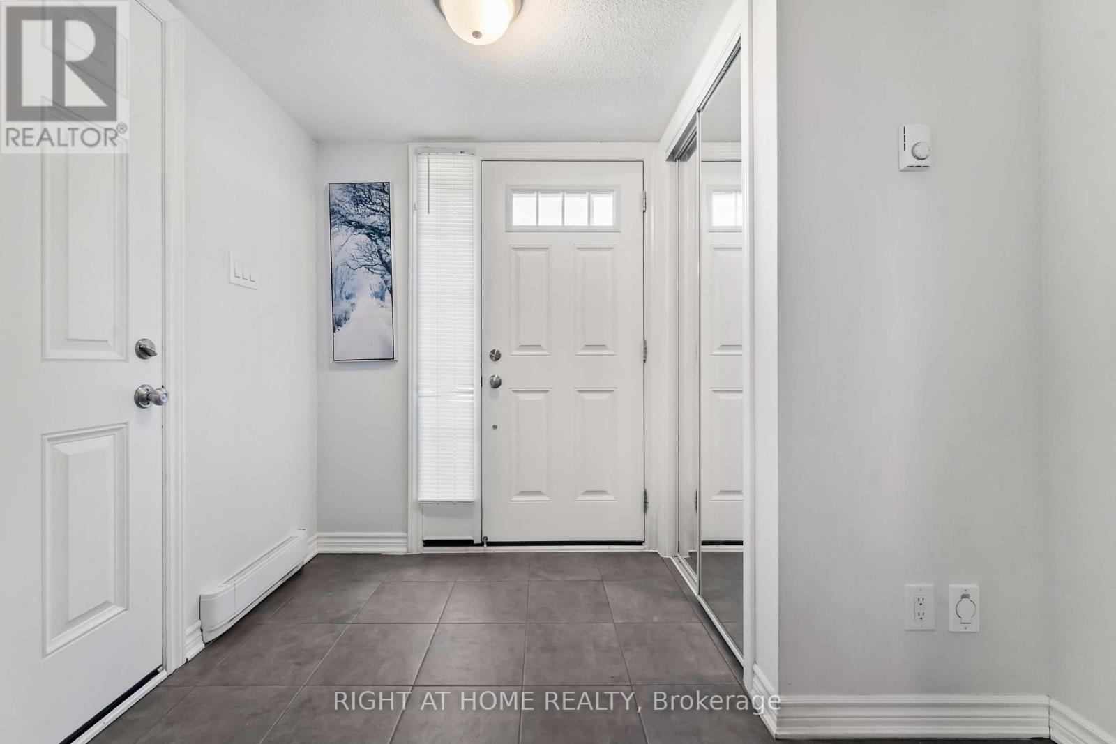 411 Gerardia Lane, Ottawa, ON - Indoor Photo Showing Other Room