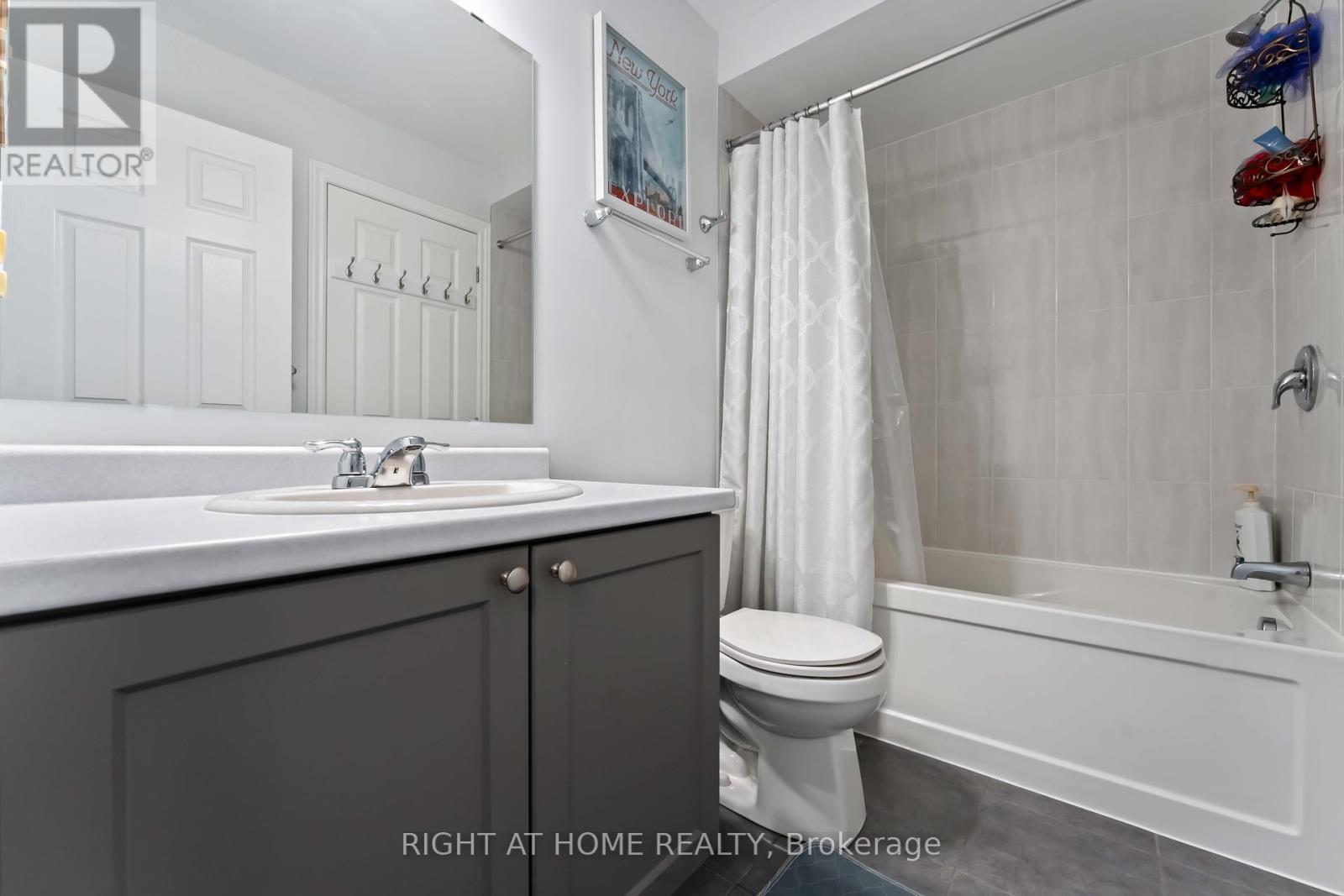 411 Gerardia Lane, Ottawa, ON - Indoor Photo Showing Bathroom