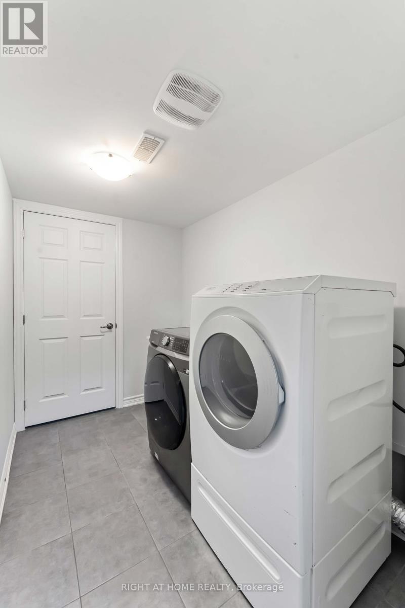 411 Gerardia Lane, Ottawa, ON - Indoor Photo Showing Laundry Room