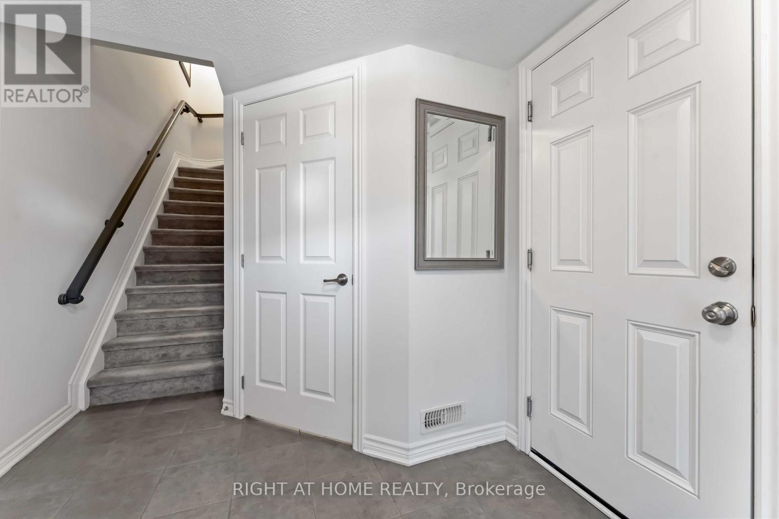 411 Gerardia Lane, Ottawa, ON - Indoor Photo Showing Other Room