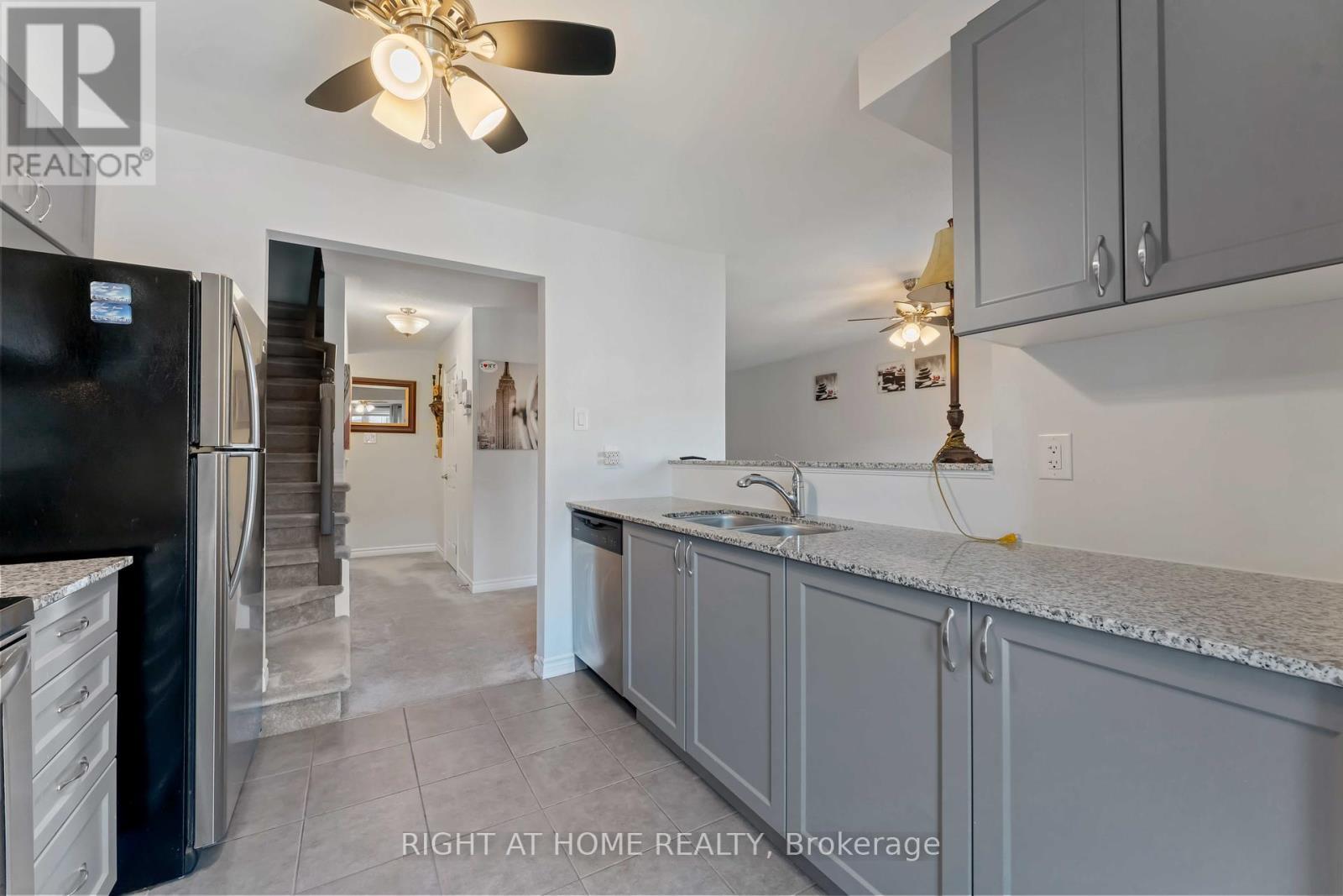 411 Gerardia Lane, Ottawa, ON - Indoor Photo Showing Kitchen With Double Sink