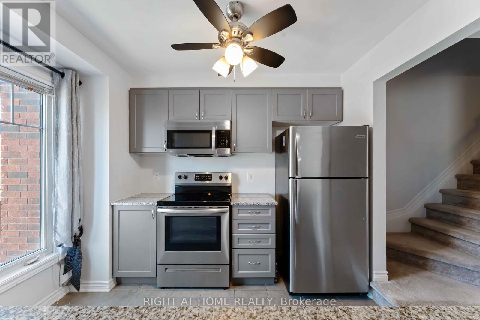 411 Gerardia Lane, Ottawa, ON - Indoor Photo Showing Kitchen