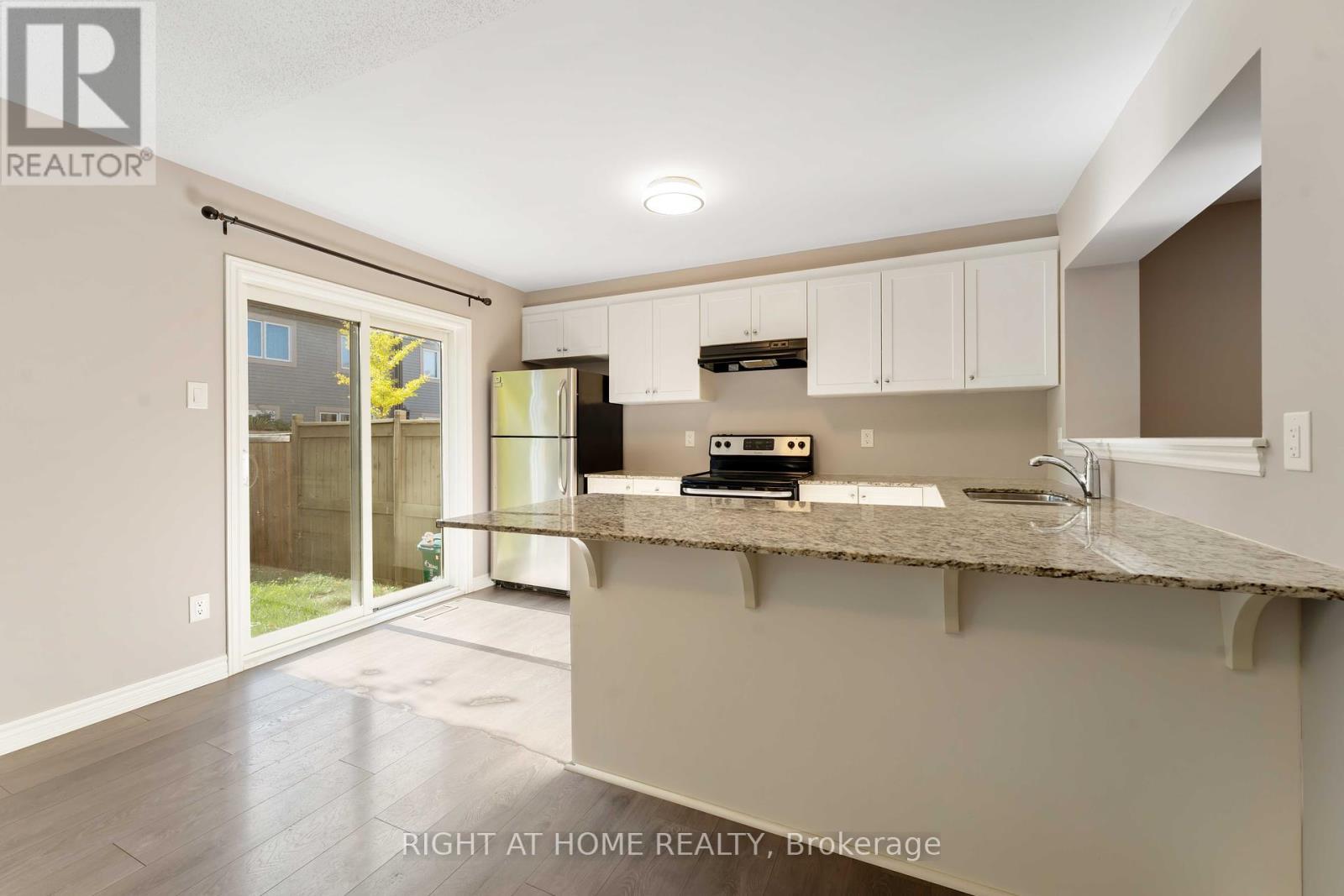 113 Maestro Avenue, Ottawa, ON - Indoor Photo Showing Kitchen With Stainless Steel Kitchen With Upgraded Kitchen
