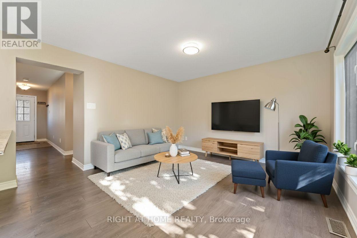 113 Maestro Avenue, Ottawa, ON - Indoor Photo Showing Living Room