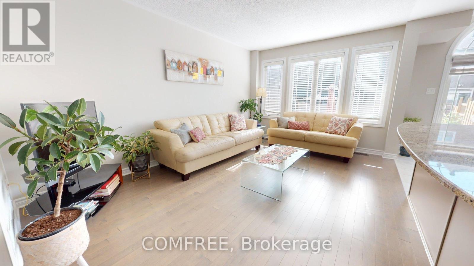 433 Barrick Hill Road, Ottawa, ON - Indoor Photo Showing Living Room