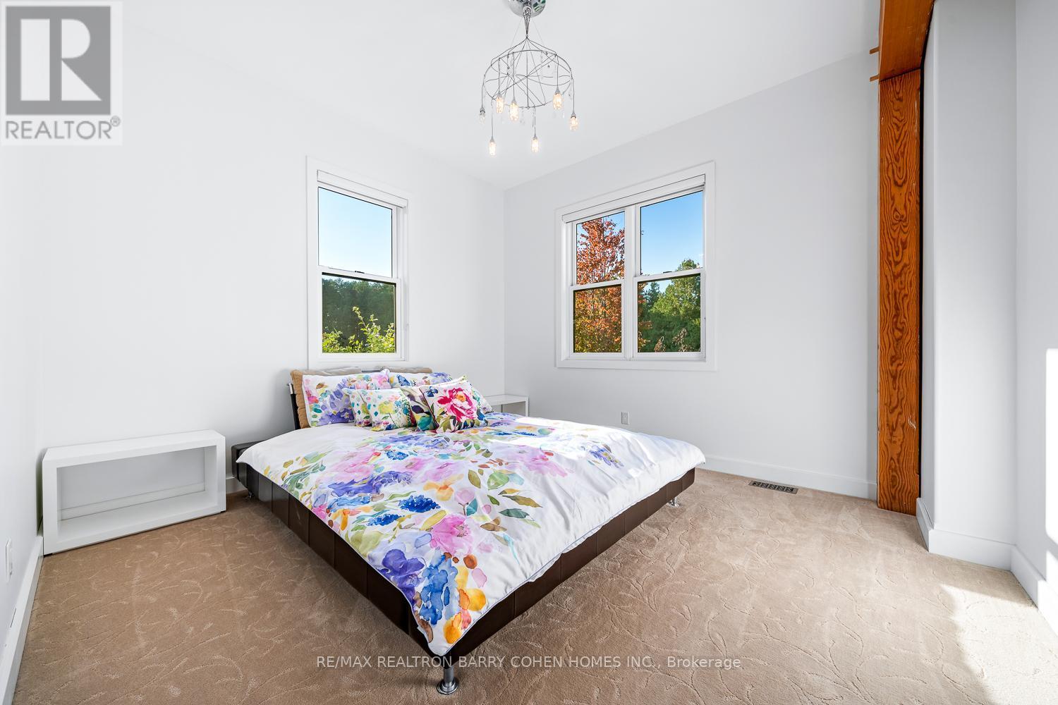 35 Daymond Drive, Puslinch, ON - Indoor Photo Showing Bedroom