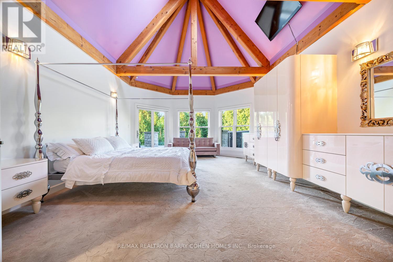 35 Daymond Drive, Puslinch, ON - Indoor Photo Showing Bedroom