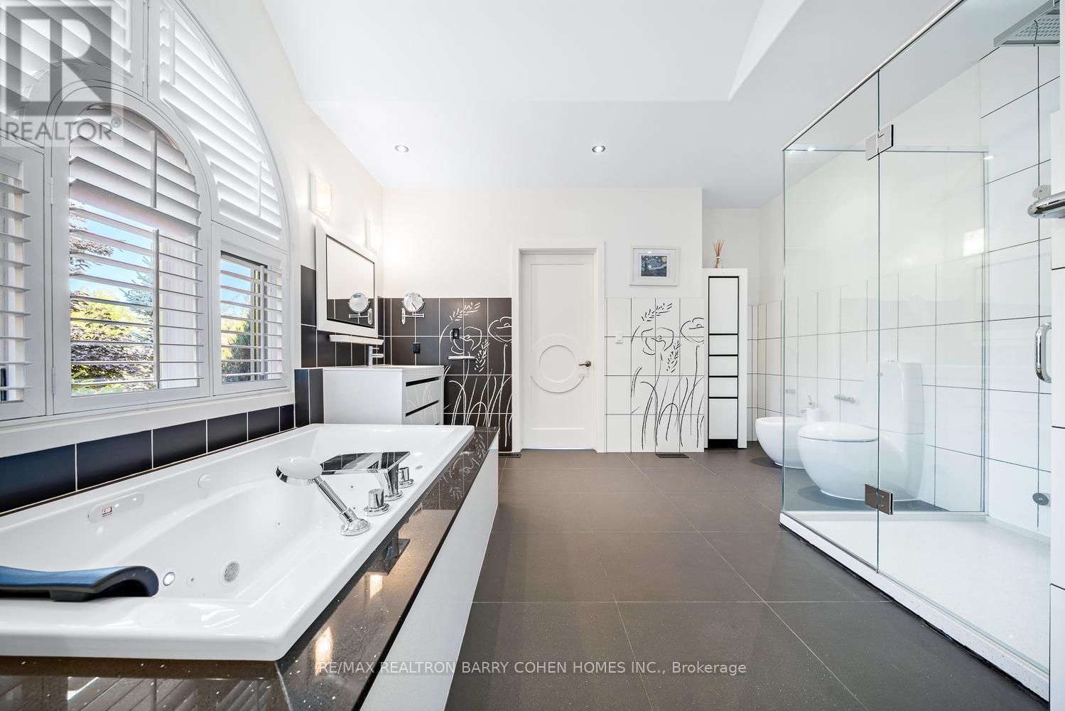 35 Daymond Drive, Puslinch, ON - Indoor Photo Showing Bathroom