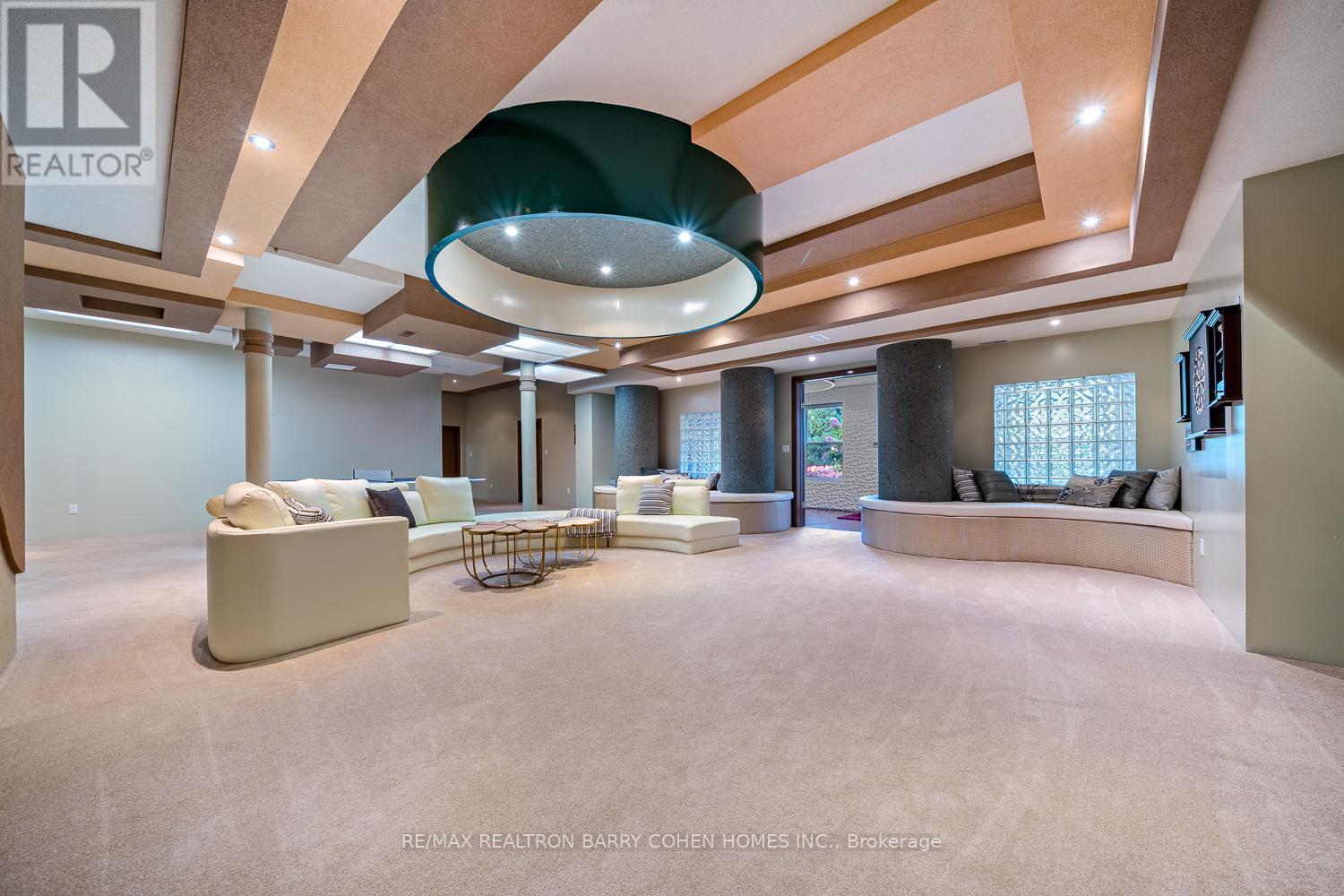 35 Daymond Drive, Puslinch, ON - Indoor Photo Showing Other Room