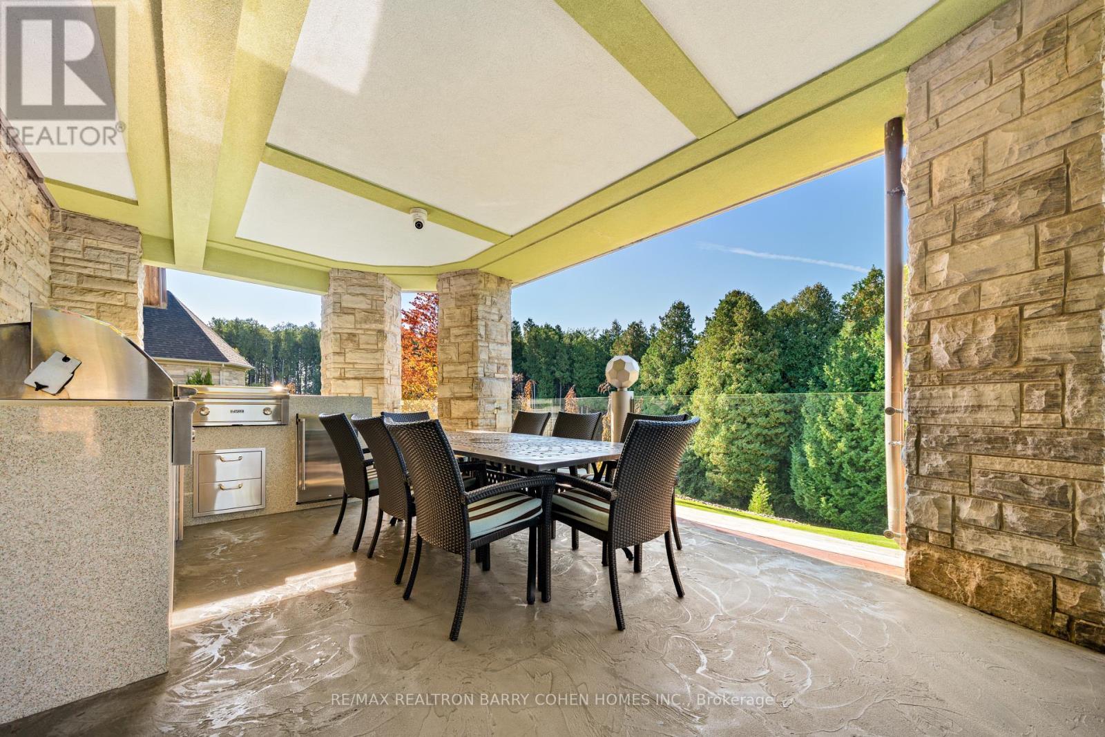 35 Daymond Drive, Puslinch, ON - Photo Showing Dining Room