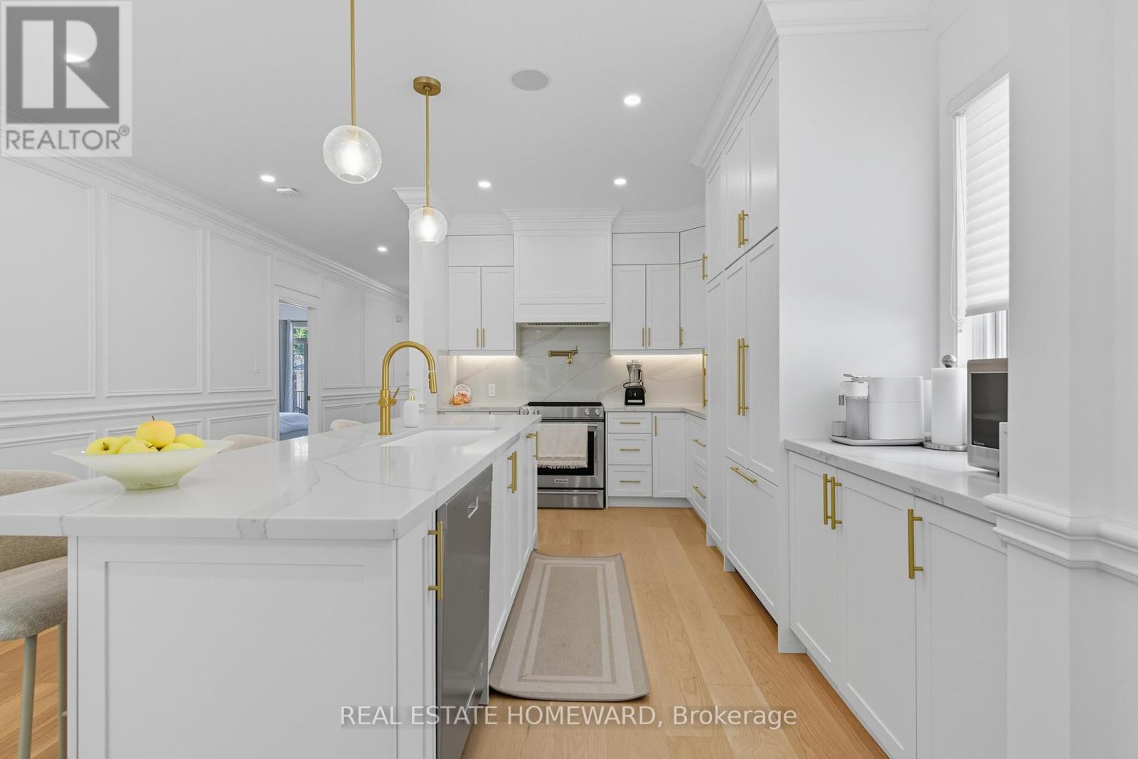 11 Loon Harbour Way, Markham, ON - Indoor Photo Showing Kitchen With Upgraded Kitchen