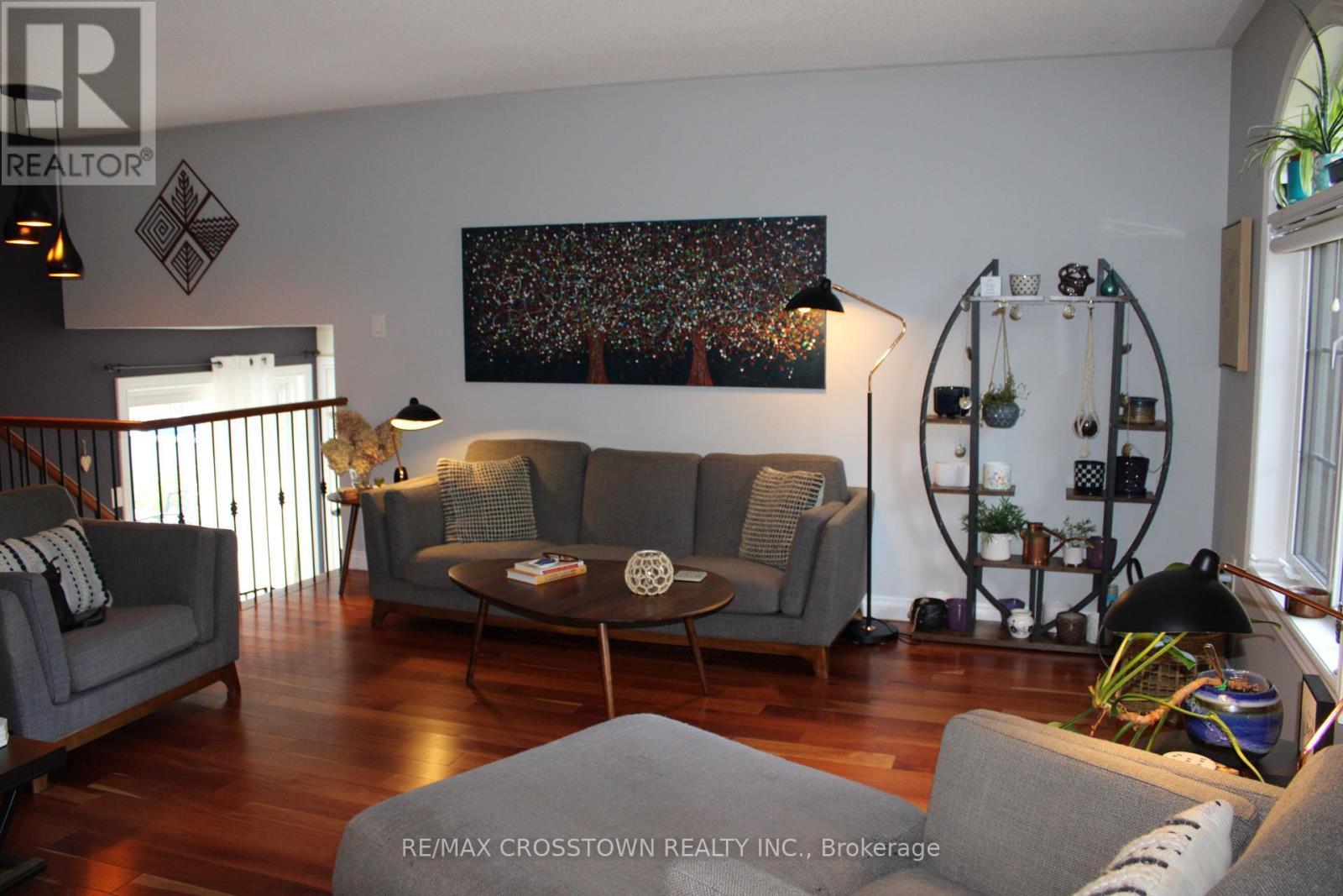 Living room - 47 Pine Park Boulevard, Adjala-Tosorontio, ON - Indoor Photo Showing Living Room