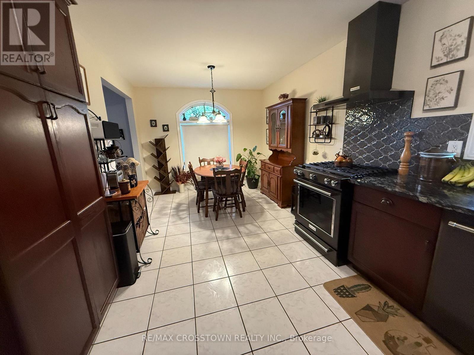 Kitchen pantry - 47 Pine Park Boulevard, Adjala-Tosorontio, ON - Indoor