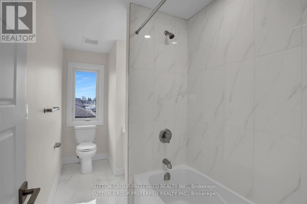 2 Bouw Place, Dutton/Dunwich, ON - Indoor Photo Showing Bathroom