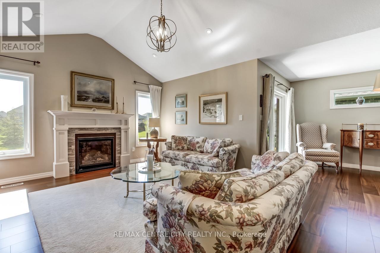 8 - 234 Peach Tree Boulevard, St. Thomas, ON - Indoor Photo Showing Living Room With Fireplace