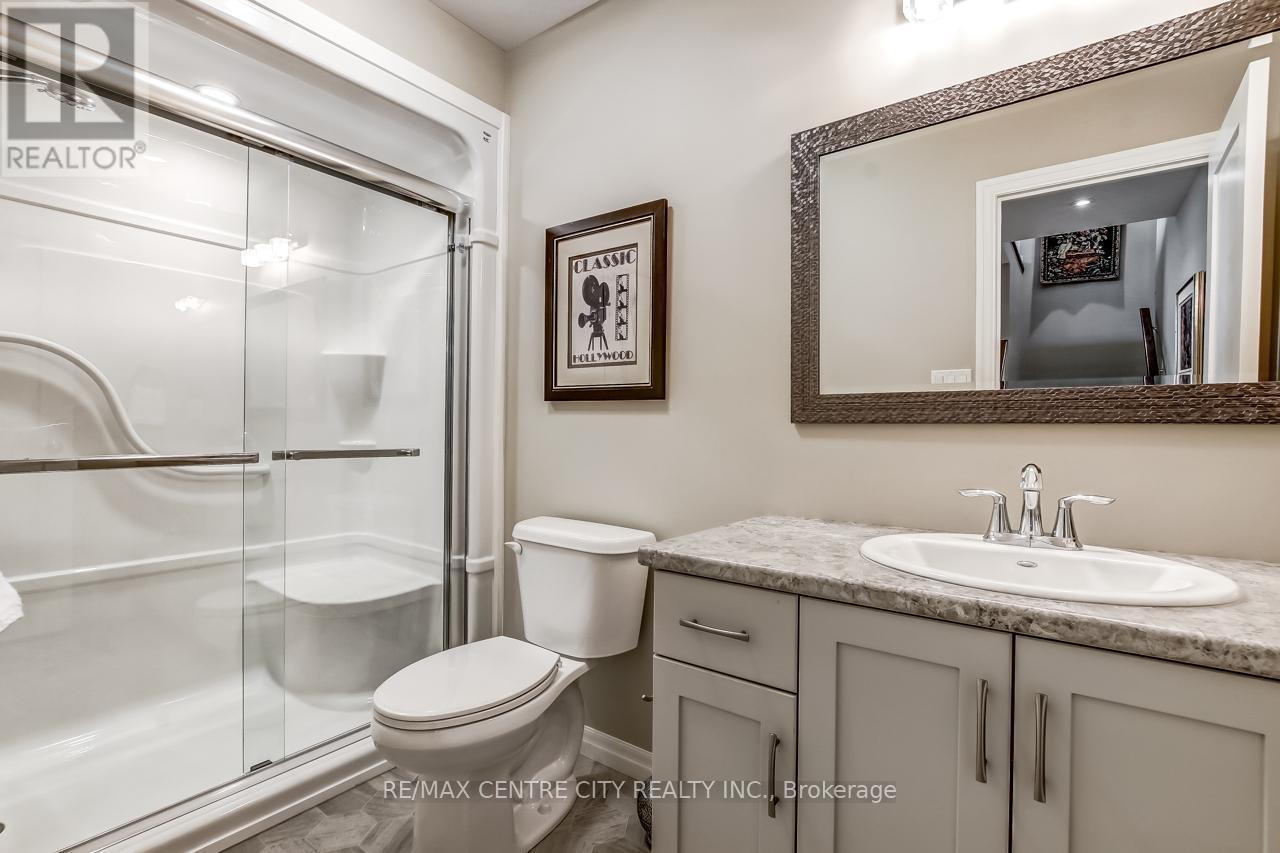 8 - 234 Peach Tree Boulevard, St. Thomas, ON - Indoor Photo Showing Bathroom