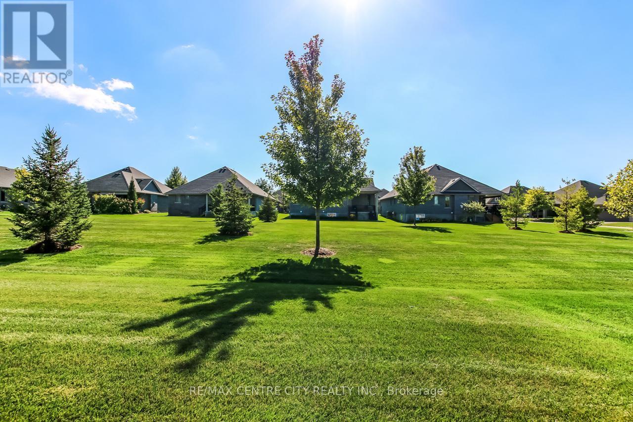 8 - 234 Peach Tree Boulevard, St. Thomas, ON - Outdoor