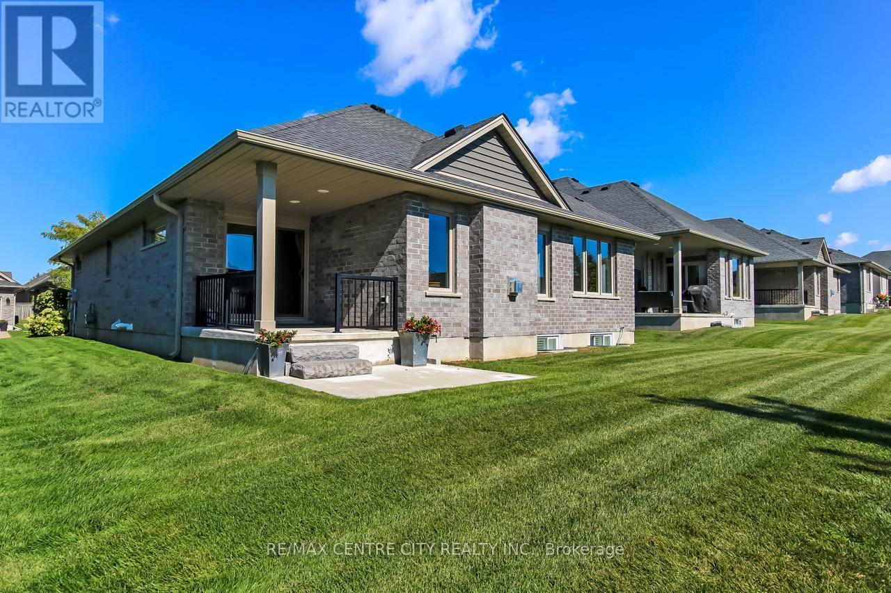 8 - 234 Peach Tree Boulevard, St. Thomas, ON - Outdoor
