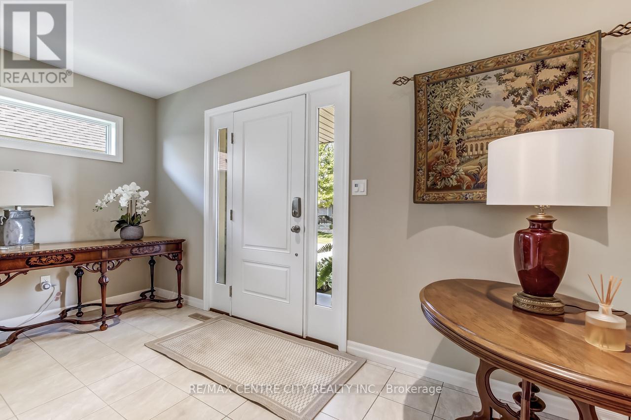 8 - 234 Peach Tree Boulevard, St. Thomas, ON - Indoor Photo Showing Other Room