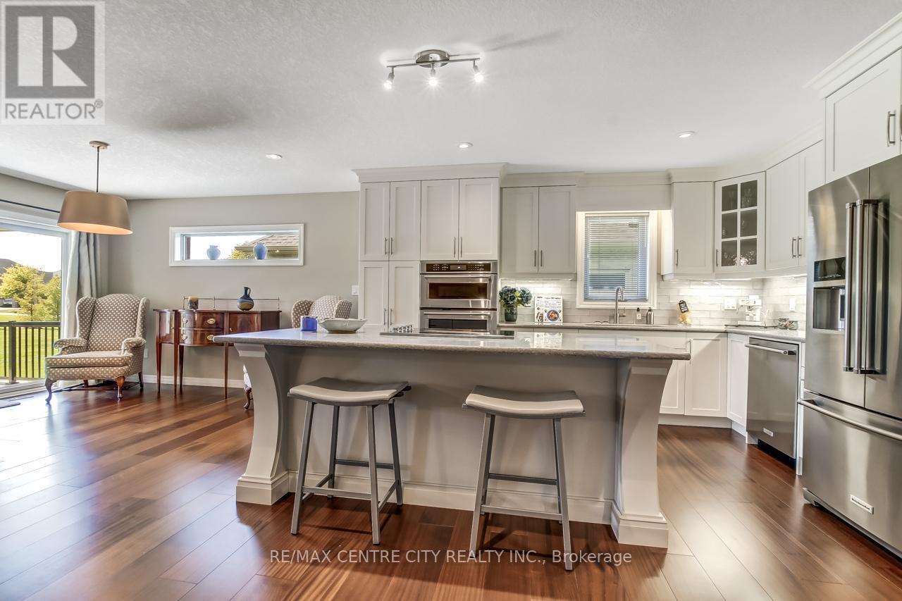 8 - 234 Peach Tree Boulevard, St. Thomas, ON - Indoor Photo Showing Kitchen With Upgraded Kitchen