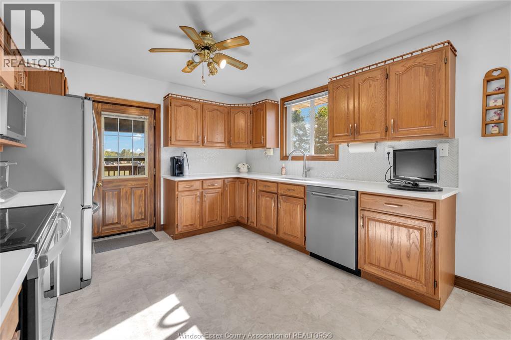 2395 Youngstown Street, Windsor, ON - Indoor Photo Showing Kitchen With Double Sink
