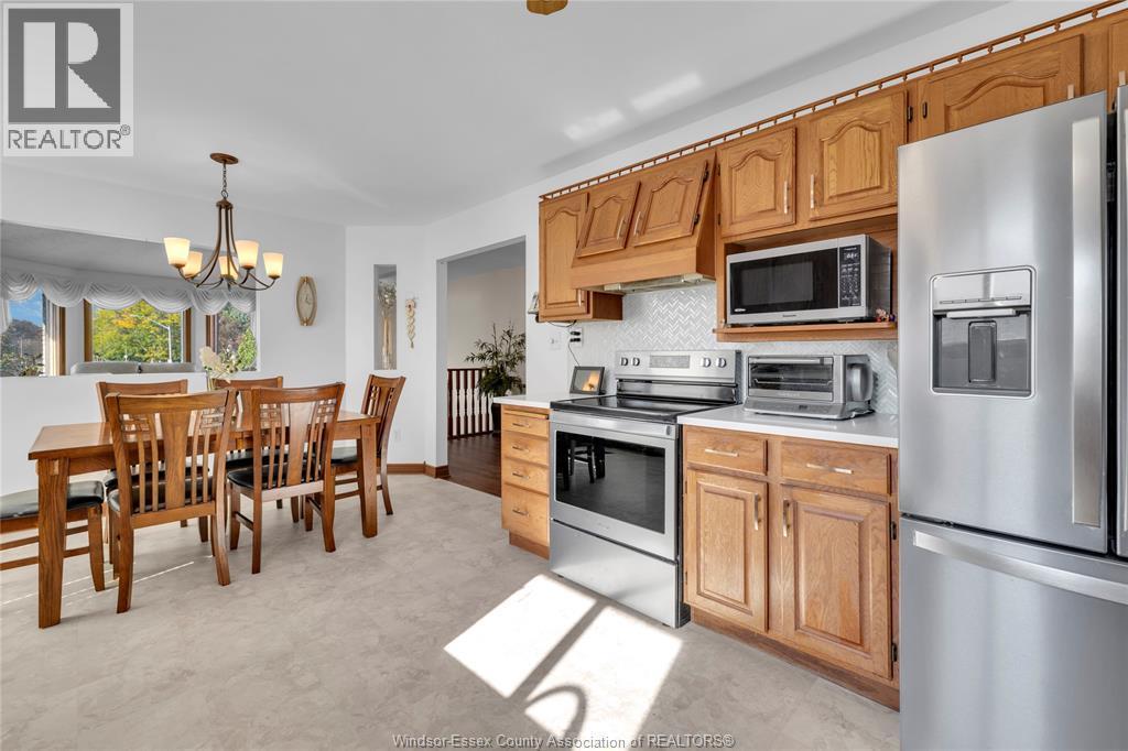 2395 Youngstown Street, Windsor, ON - Indoor Photo Showing Kitchen
