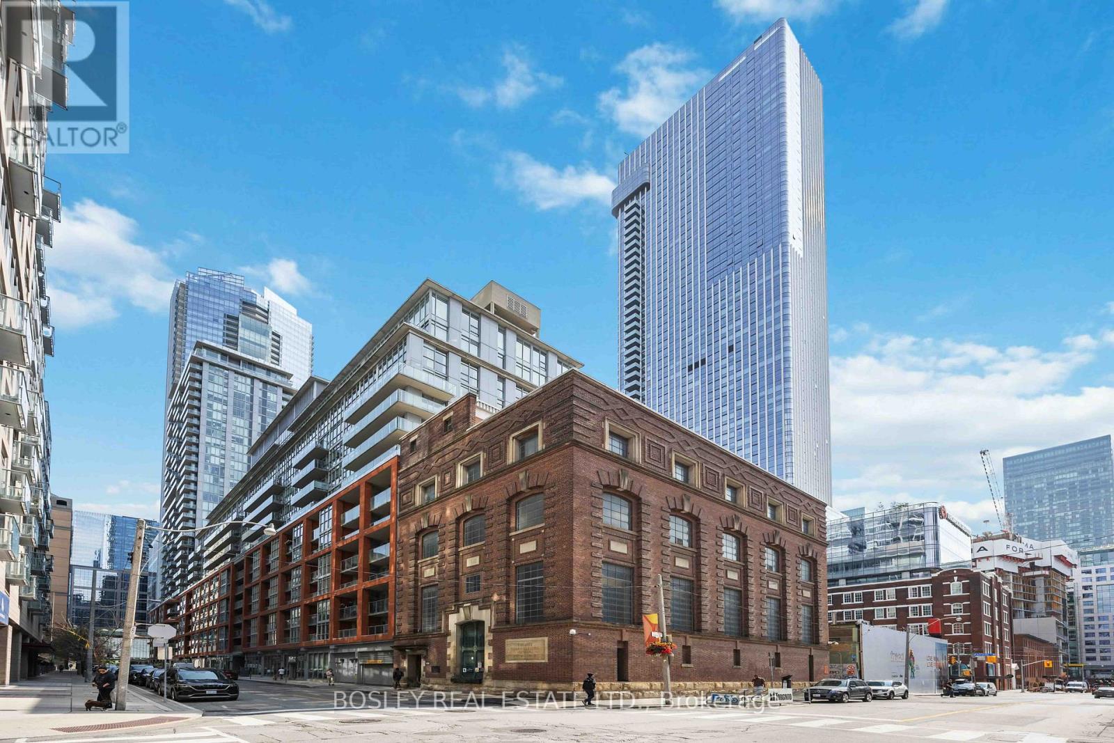 512 - 21 Nelson Street, Toronto, ON - Outdoor With Facade