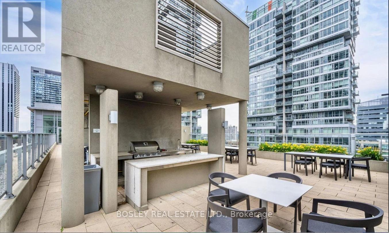 512 - 21 Nelson Street, Toronto, ON - Outdoor