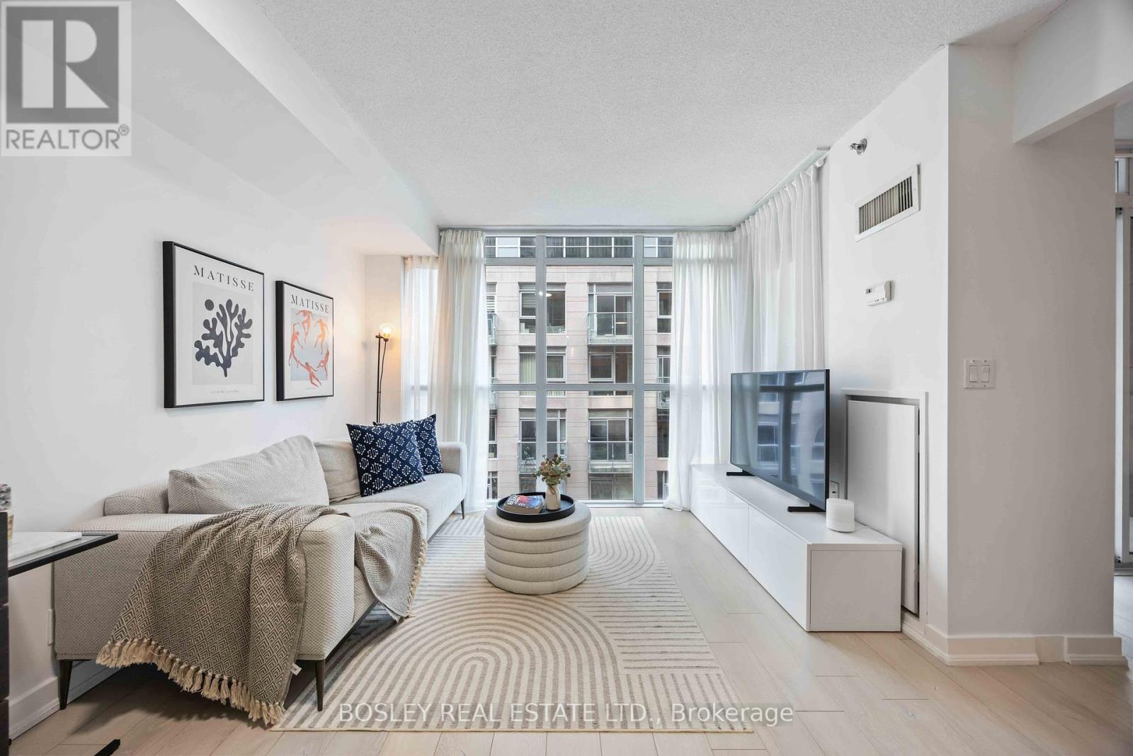 512 - 21 Nelson Street, Toronto, ON - Indoor