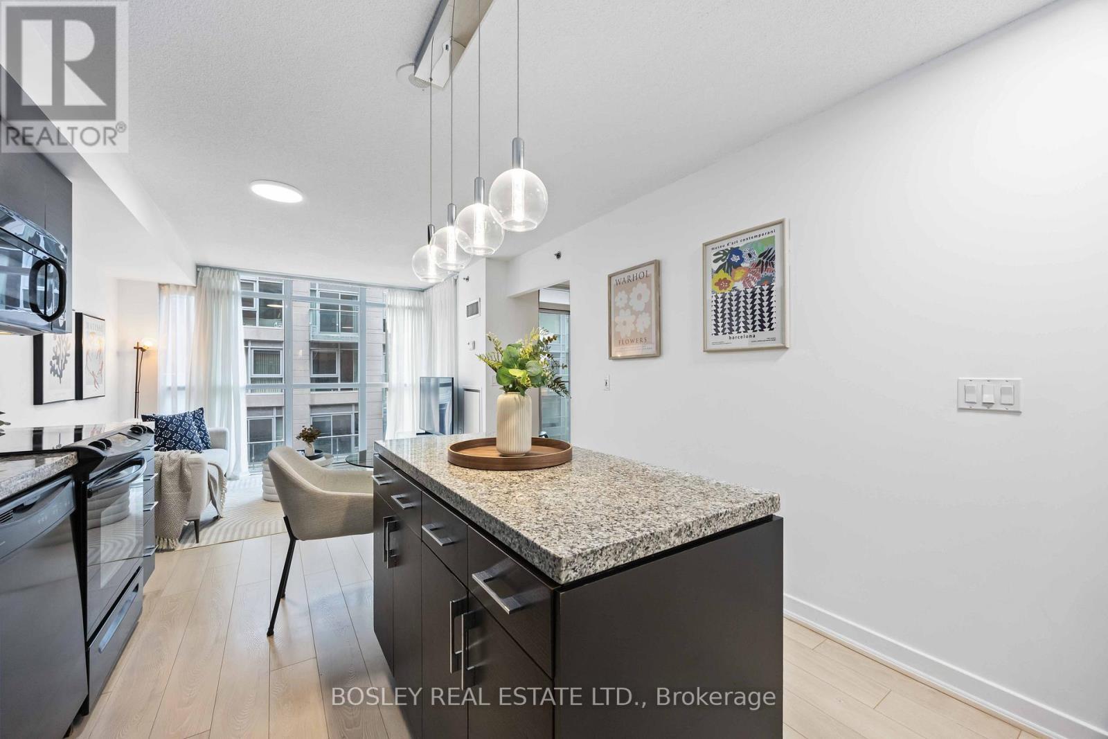 512 - 21 Nelson Street, Toronto, ON - Indoor Photo Showing Kitchen With Upgraded Kitchen