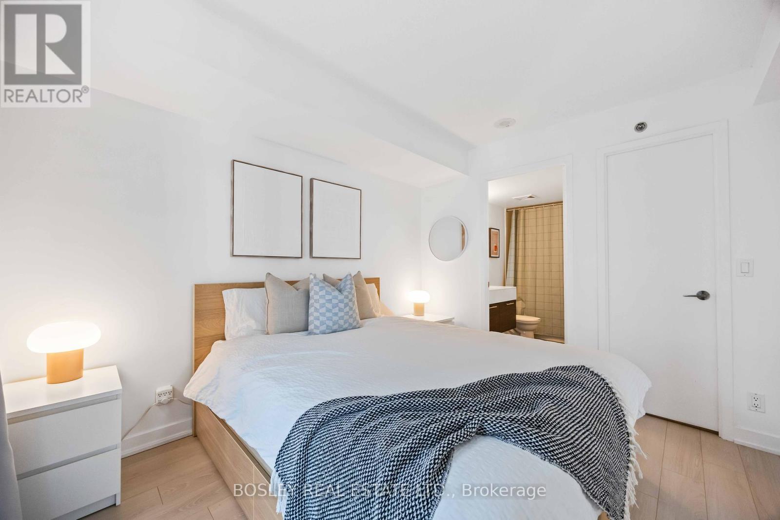 512 - 21 Nelson Street, Toronto, ON - Indoor Photo Showing Bedroom