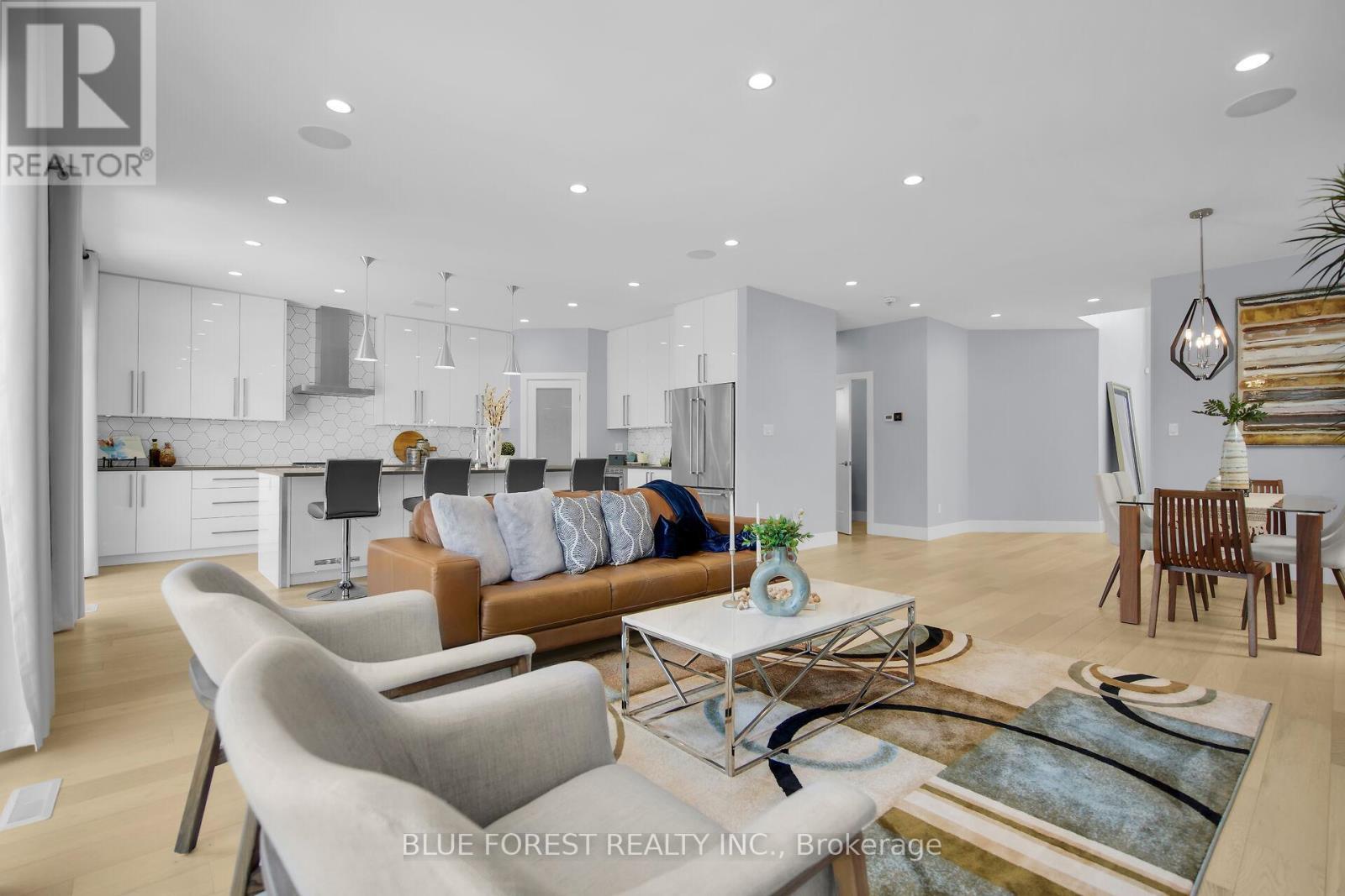 2190 Bakervilla Street, London South (South V), ON - Indoor Photo Showing Living Room
