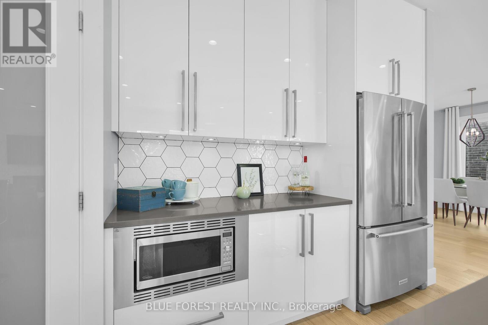 2190 Bakervilla Street, London South (South V), ON - Indoor Photo Showing Kitchen