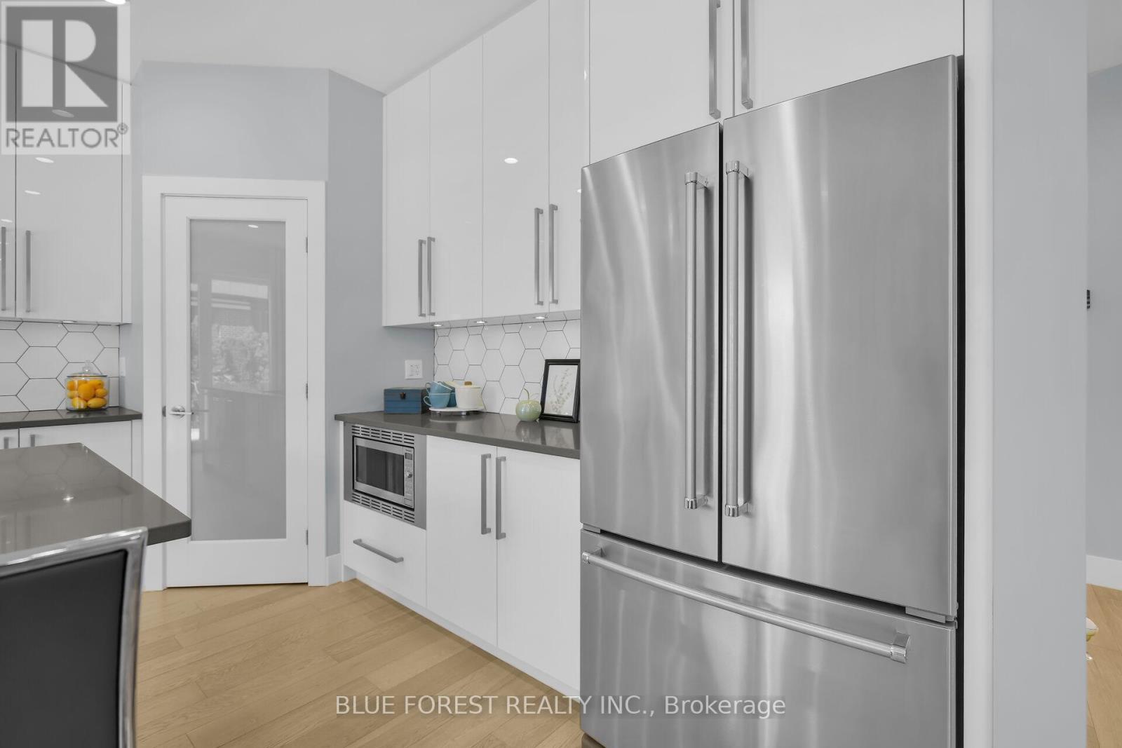 2190 Bakervilla Street, London South (South V), ON - Indoor Photo Showing Kitchen