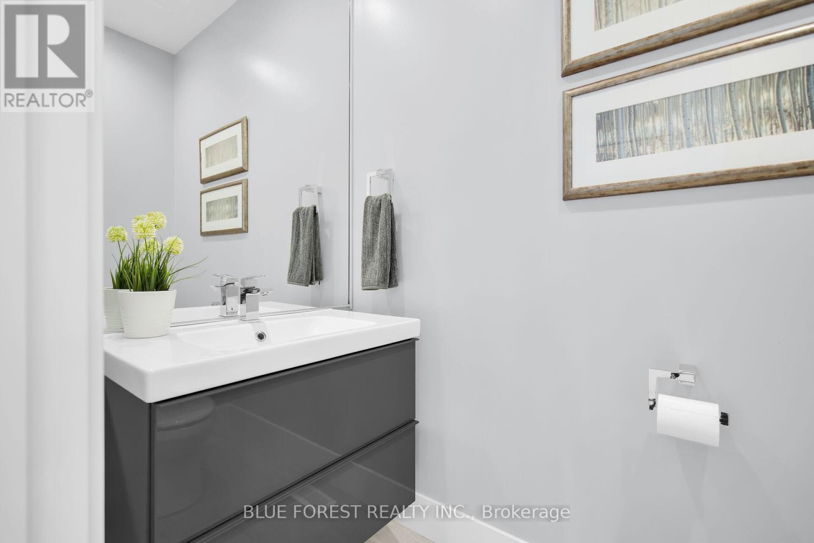 2190 Bakervilla Street, London South (South V), ON - Indoor Photo Showing Bathroom