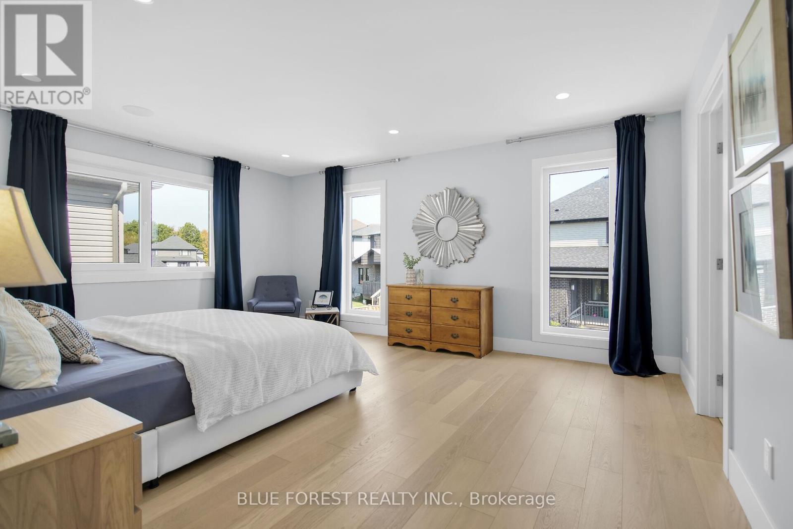 2190 Bakervilla Street, London South (South V), ON - Indoor Photo Showing Bedroom