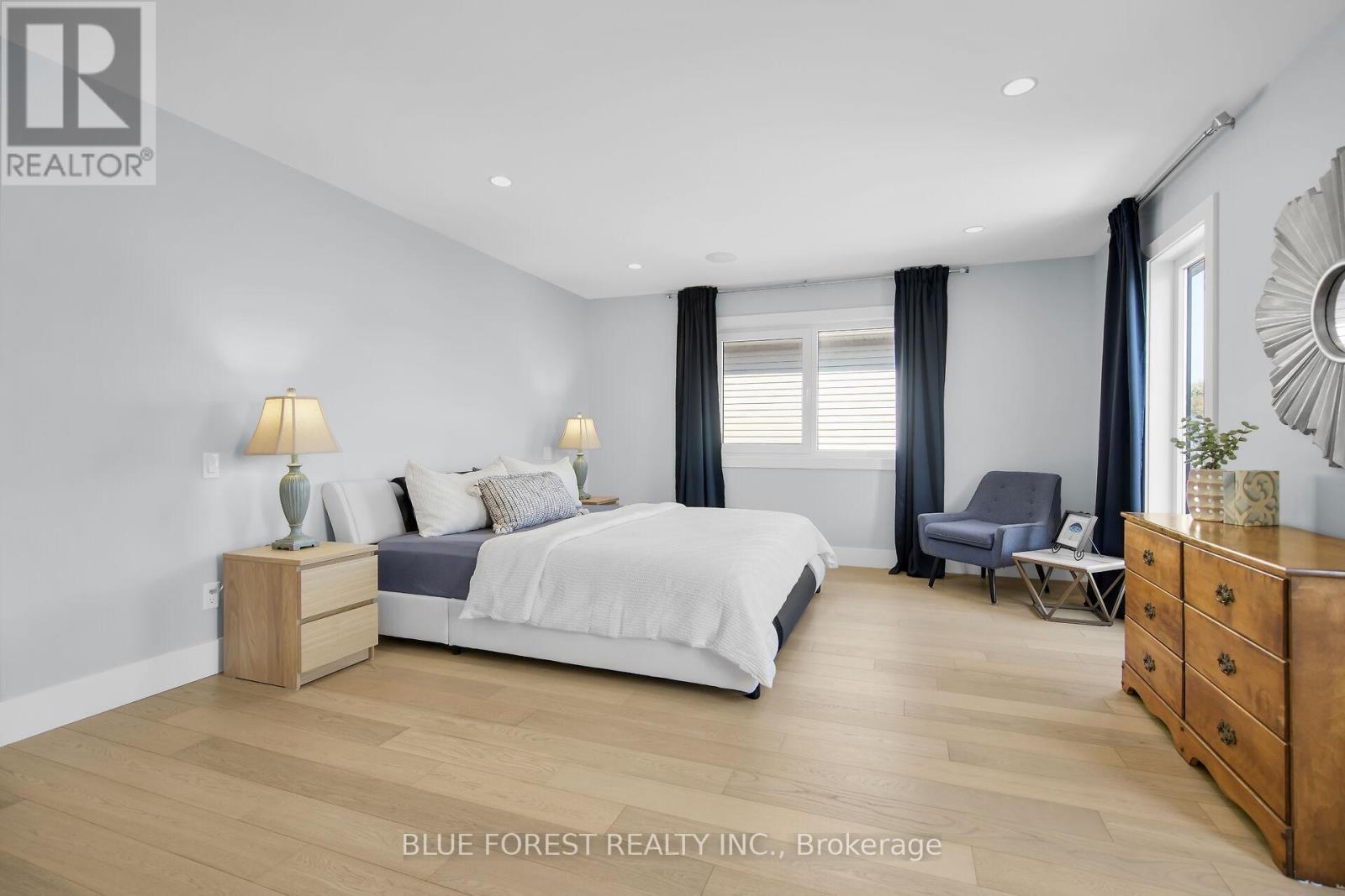 2190 Bakervilla Street, London South (South V), ON - Indoor Photo Showing Bedroom