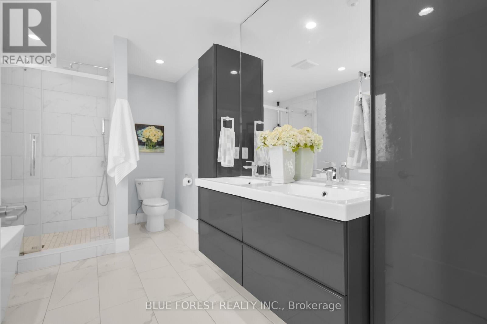 2190 Bakervilla Street, London South (South V), ON - Indoor Photo Showing Bathroom