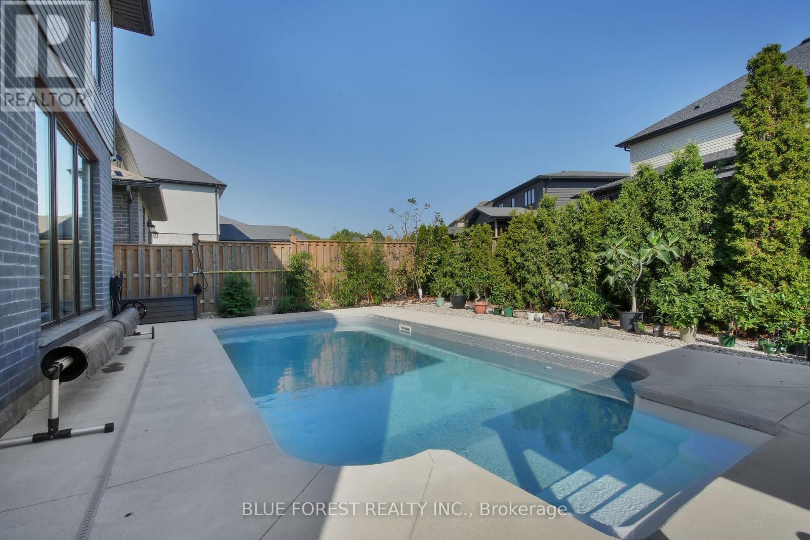 2190 Bakervilla Street, London South (South V), ON - Outdoor With In Ground Pool With Backyard
