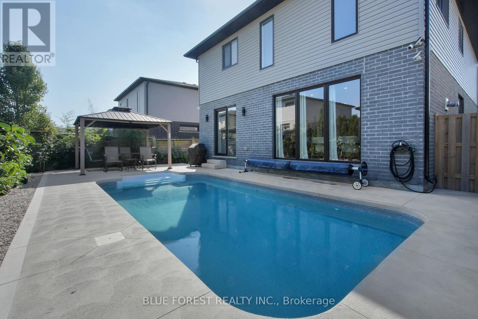 2190 Bakervilla Street, London South (South V), ON - Outdoor With In Ground Pool With Exterior