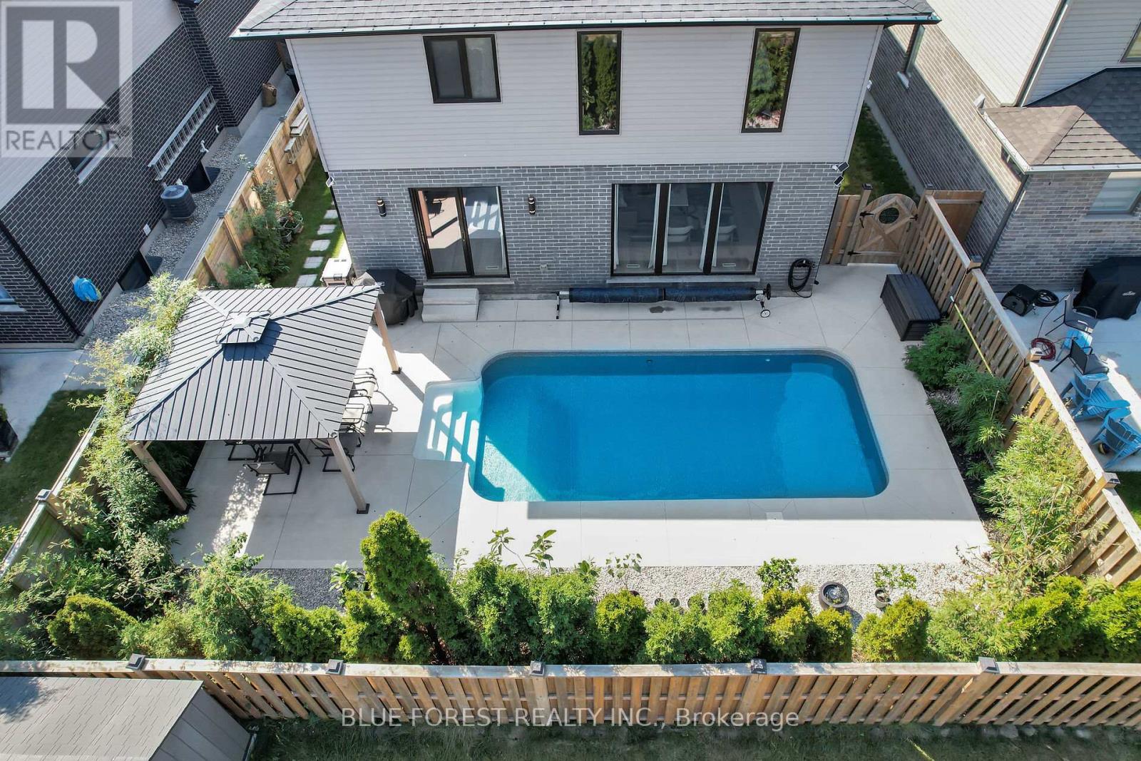 2190 Bakervilla Street, London South (South V), ON - Outdoor With In Ground Pool