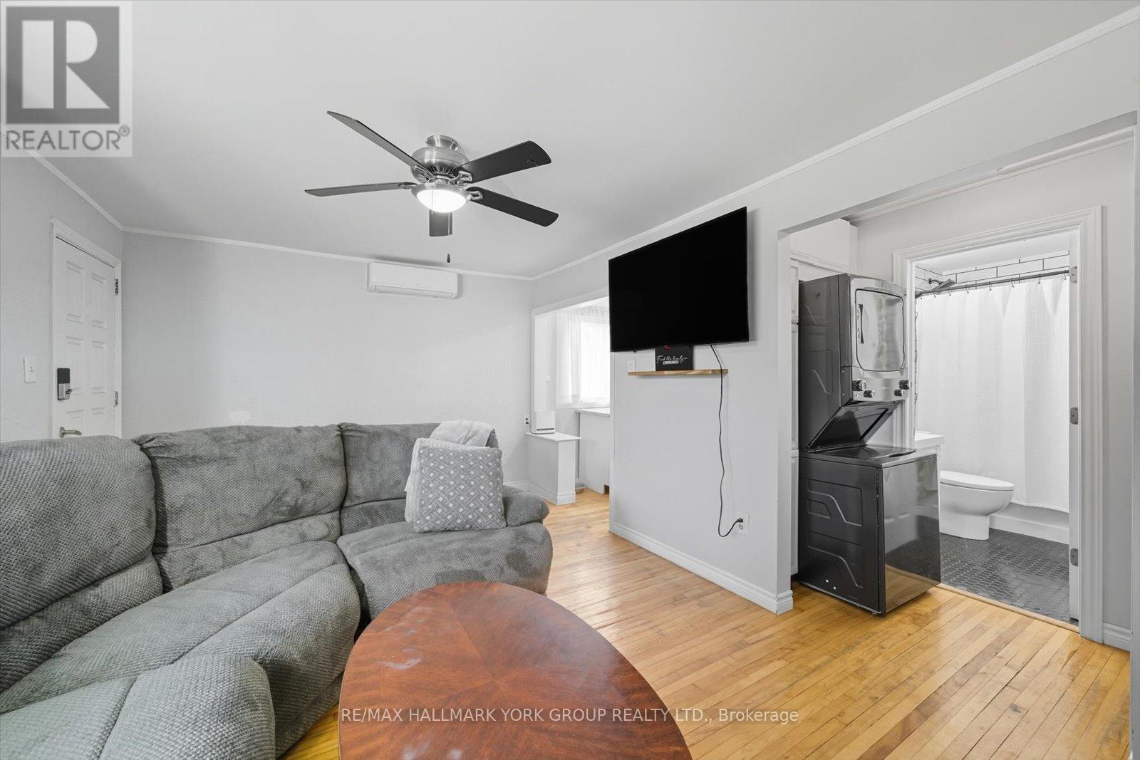 24 Churchill Crescent, Kawartha Lakes, ON - Indoor Photo Showing Living Room