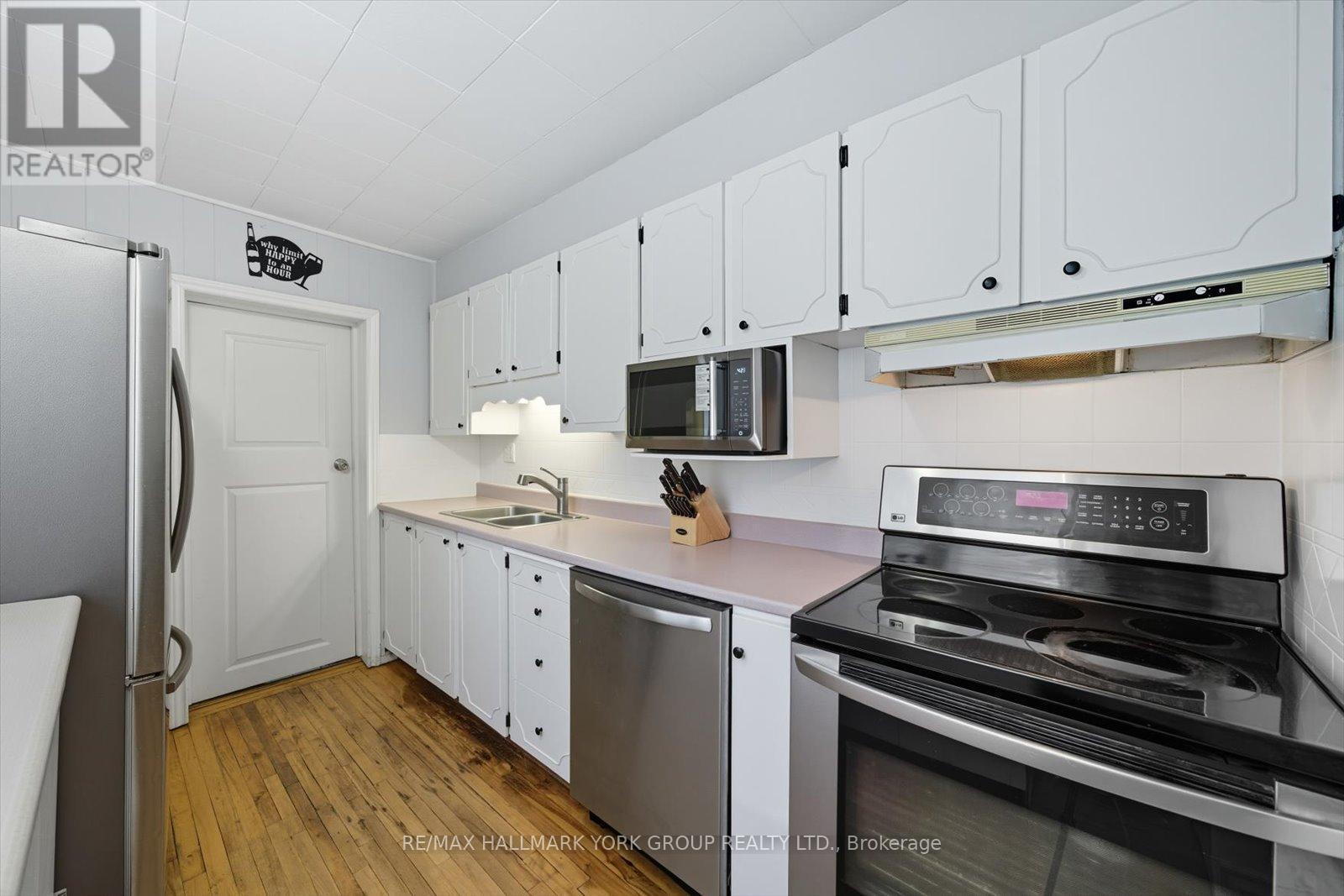 24 Churchill Crescent, Kawartha Lakes, ON - Indoor Photo Showing Kitchen With Double Sink