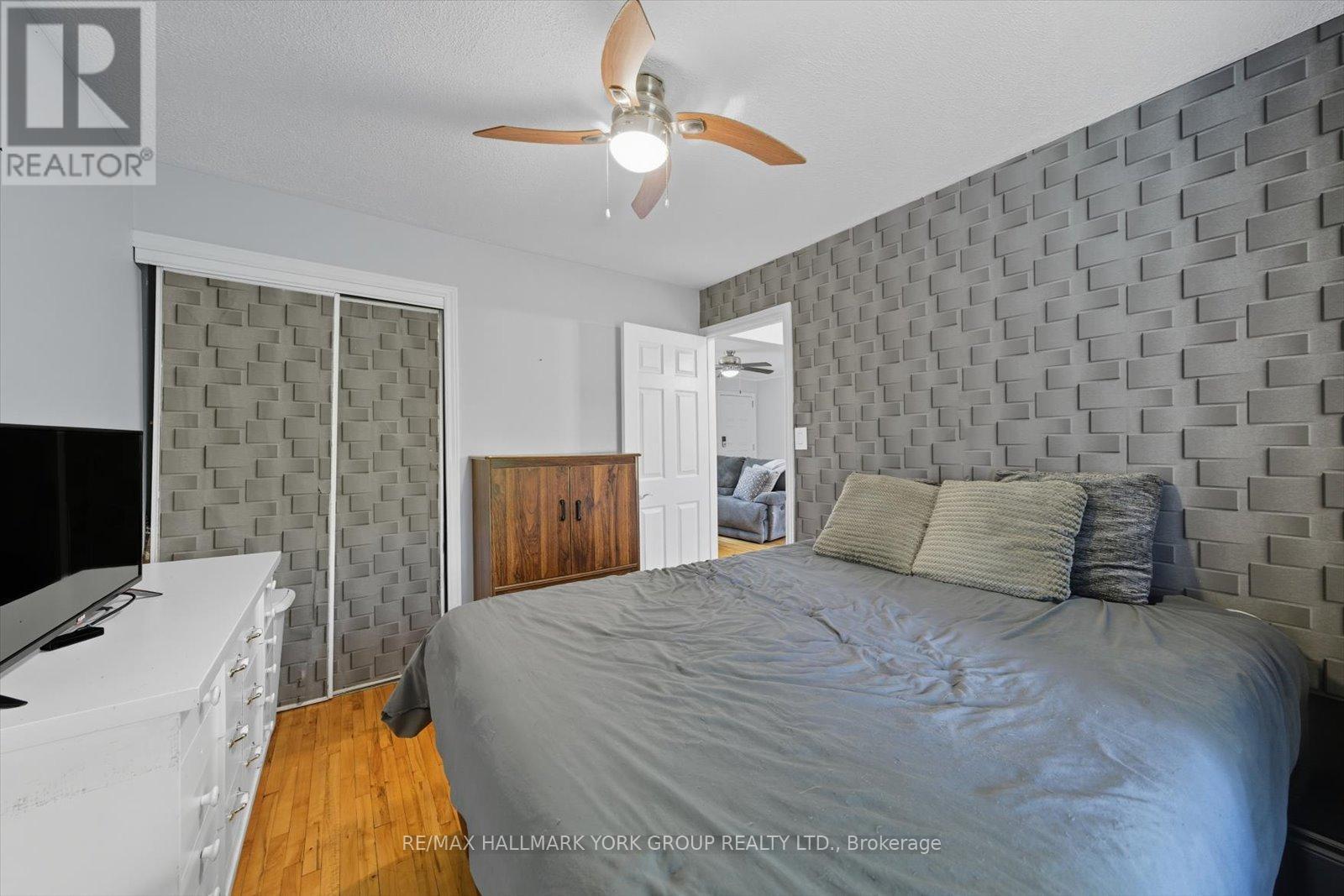 24 Churchill Crescent, Kawartha Lakes, ON - Indoor Photo Showing Bedroom