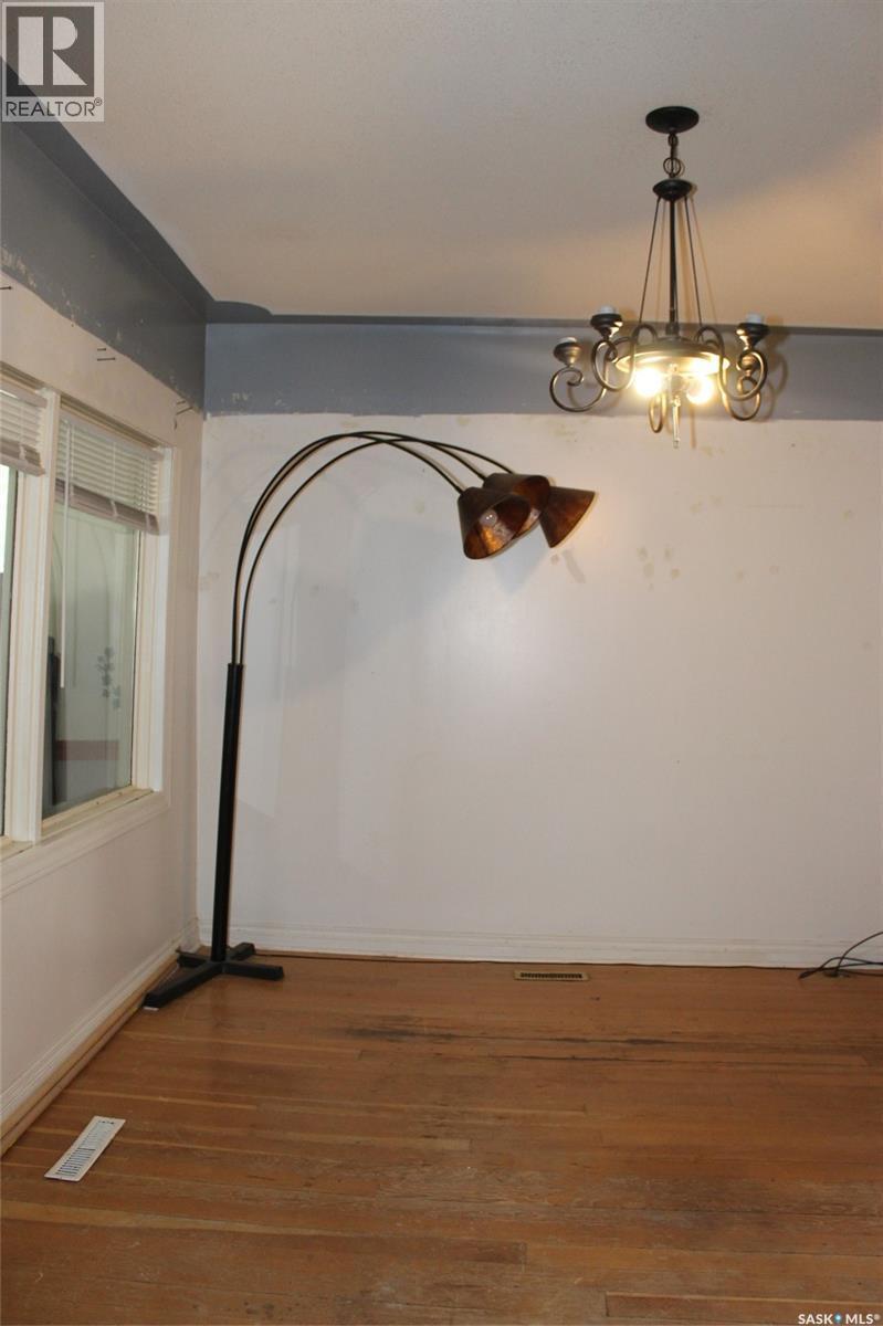 423 2Nd Street W, Shaunavon, SK - Indoor Photo Showing Other Room