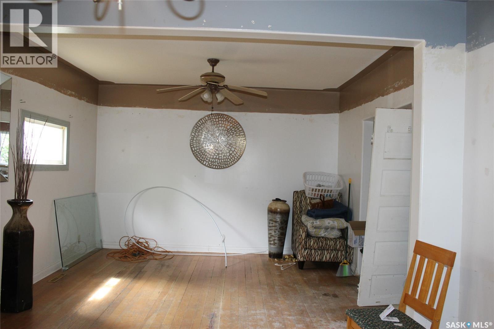 423 2Nd Street W, Shaunavon, SK - Indoor Photo Showing Other Room