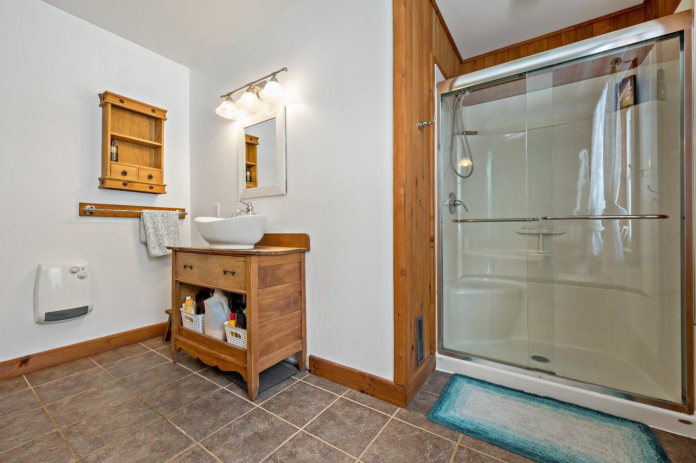 Bathroom - 23Z - 23Az Ch. Du Lac-Allard, Lac-Saguay, QC - Indoor Photo Showing Bathroom