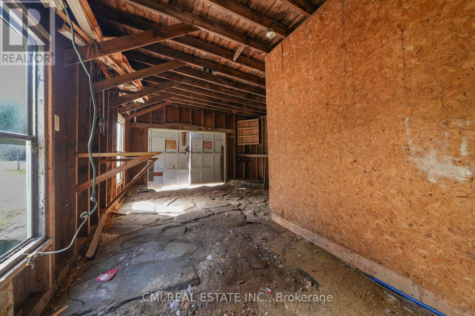 1093 South Lake Road, Minden Hills, ON - Indoor Photo Showing Other Room