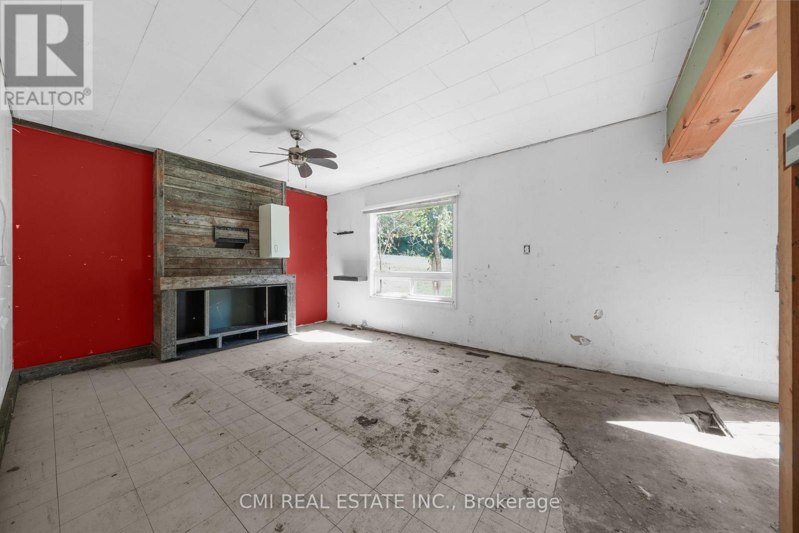 1093 South Lake Road, Minden Hills, ON - Indoor