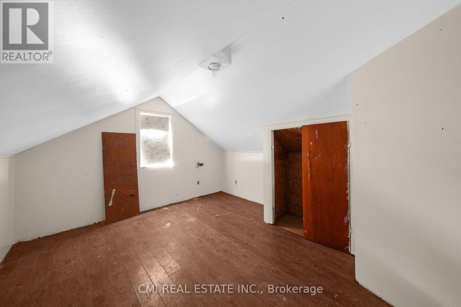 1093 South Lake Road, Minden Hills, ON - Indoor Photo Showing Other Room